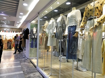 老牌服裝專業(yè)市場(chǎng)轉(zhuǎn)型自救 電商與設(shè)計(jì)雙輪驅(qū)動(dòng)，能否破局突圍？